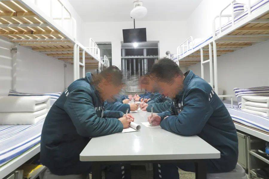 皇冠信用网登3_男子在上海监狱服刑11年皇冠信用网登3,出狱前才得知两位家人已病逝...极大生活困境,他深深担忧→