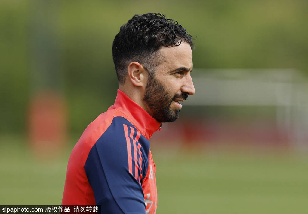 皇冠信用网会员注册网址_曼联惊天计划!CEO亲曝重建秘辛皇冠信用网会员注册网址,阿莫林携6250万强援誓救红魔?