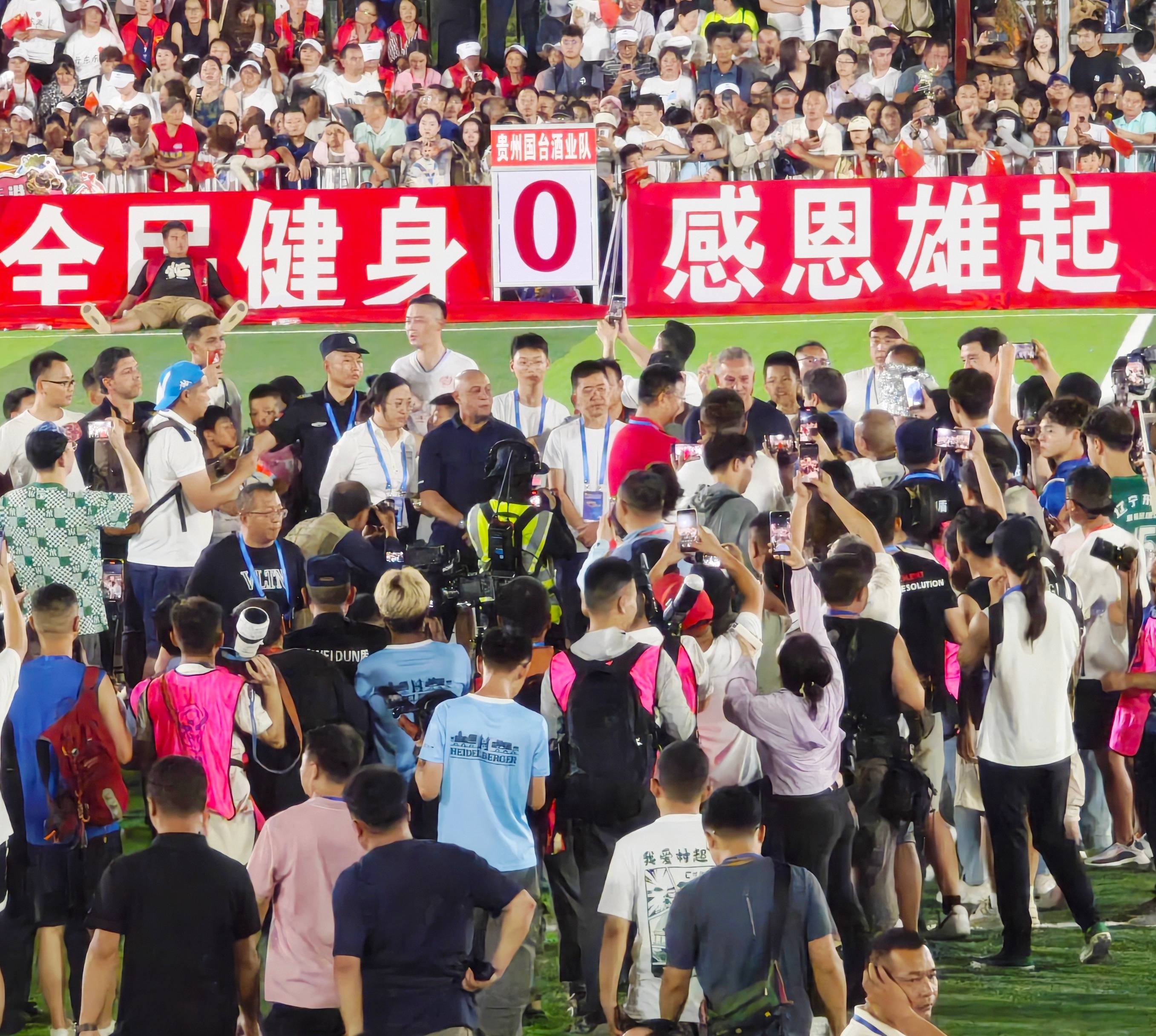 皇冠信用网怎么弄_榕江“村超”重启：看台一座难求皇冠信用网怎么弄，足坛巨星巴乔空降现场