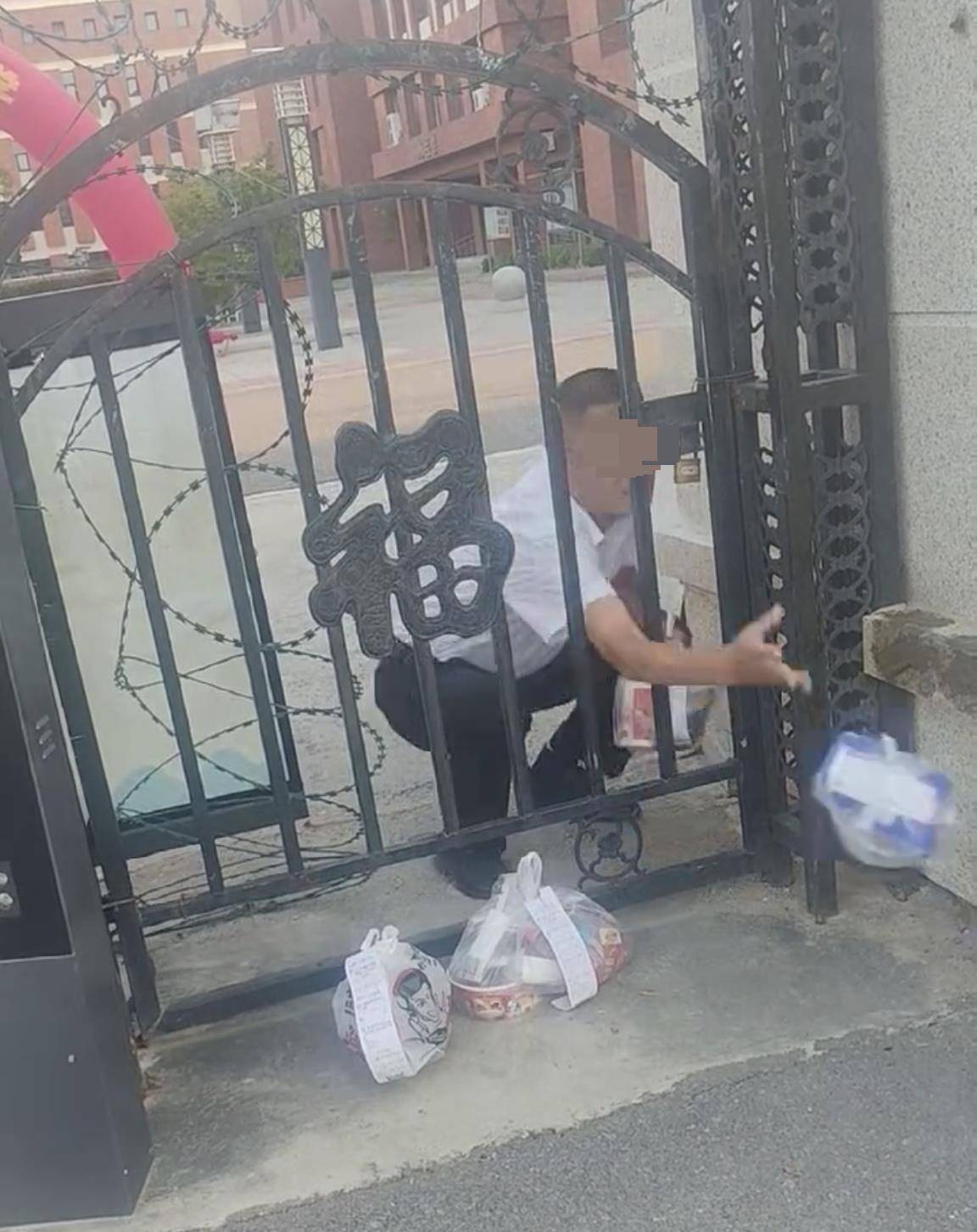 挪威v摩尔多瓦_河北石家庄一学校工作人员扔学生外卖挪威v摩尔多瓦？教育局：正调查核实