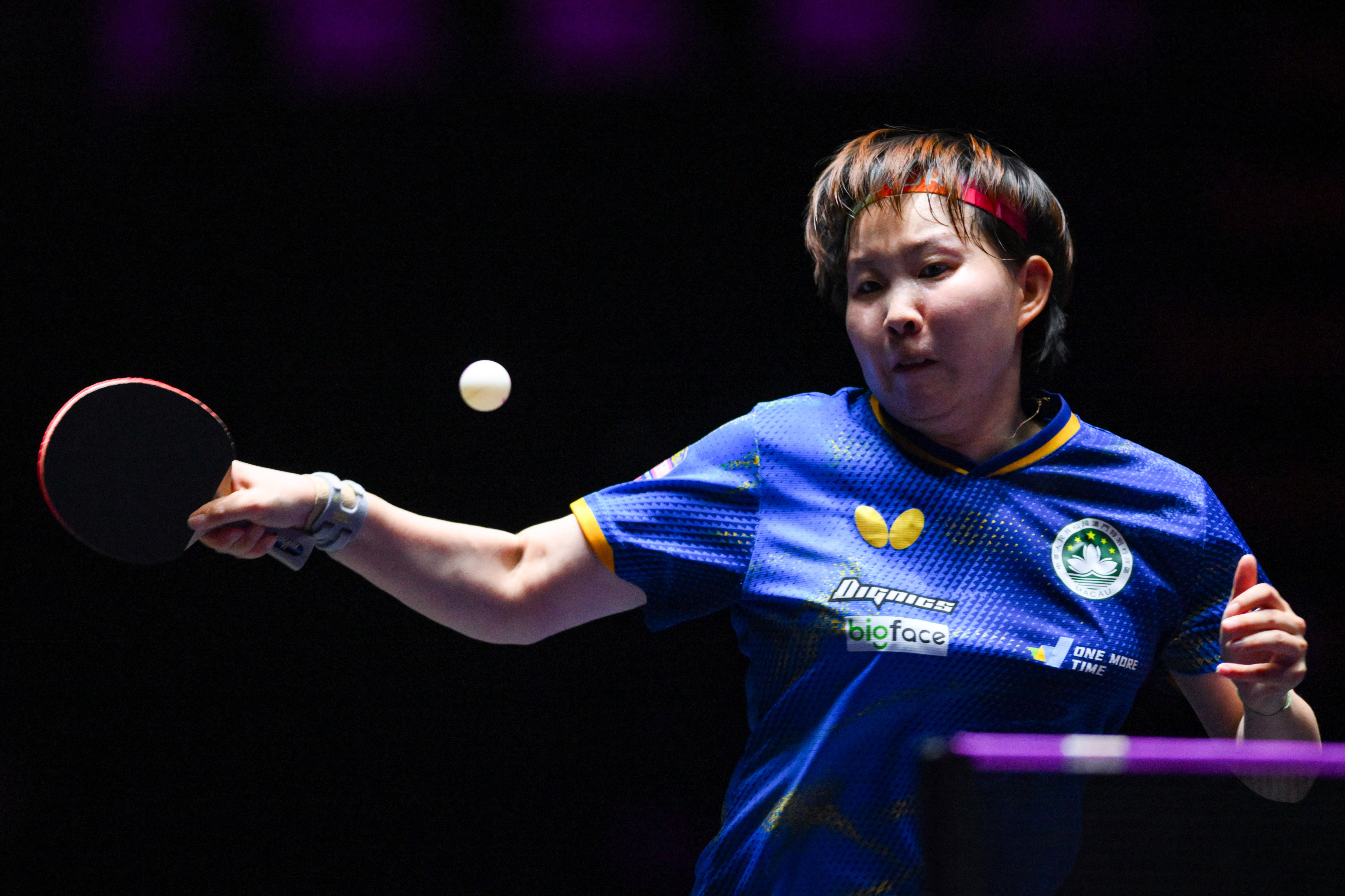 阿森纳vs诺丁汉森林_(体育)乒乓球——WTT澳门冠军赛:王曼昱晋级女单四强