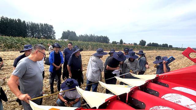 皇冠体育App下载_全国26家实验室参与皇冠体育App下载！由雷沃支持的这场“田间论剑”举行