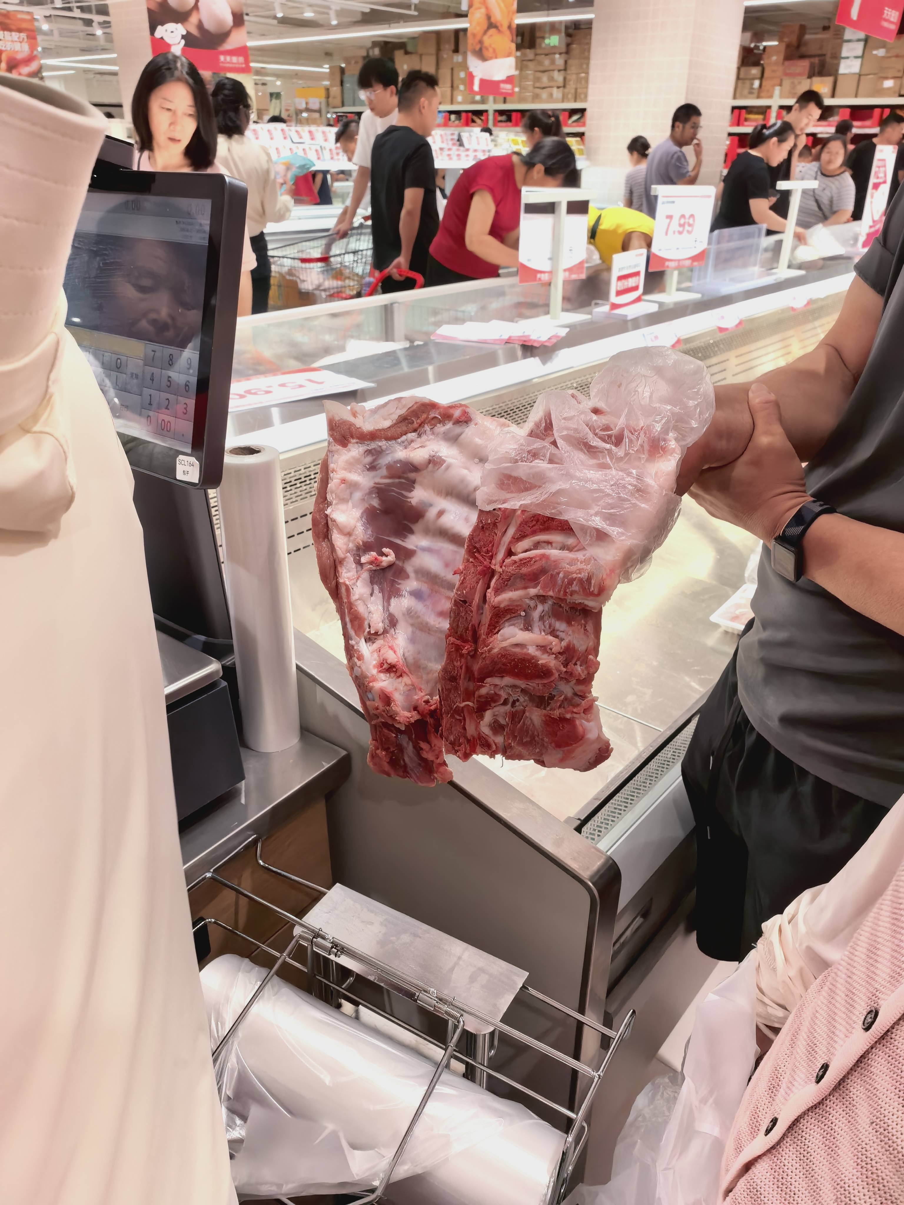 皇冠信用網最高占成_晚9点的“穷鬼超市” 挤满江浙沪上班族