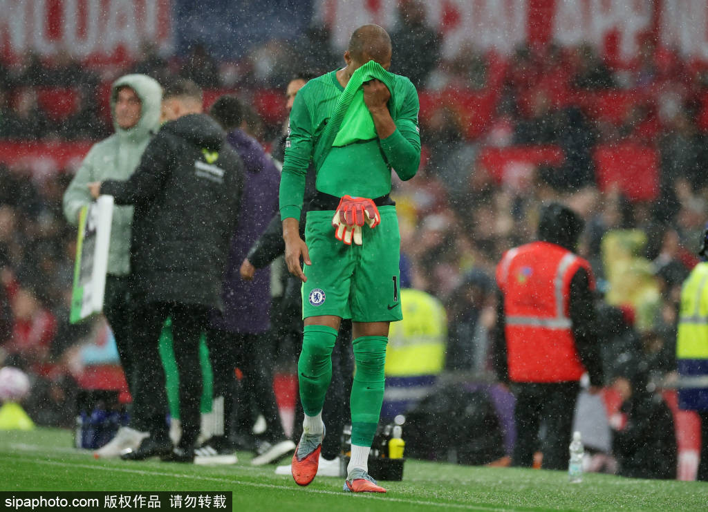 如何找当地皇冠代理
_舒梅切尔赛后与拉门斯拥抱如何找当地皇冠代理
,祝贺曼联球员双红会取胜:技术与情感的交织