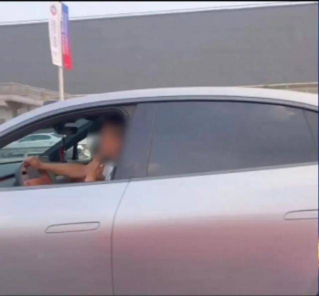 皇冠信用代理出租
_北京交警：群众通过“随手拍”举报的分心驾驶等违法行为皇冠信用代理出租
，已查处