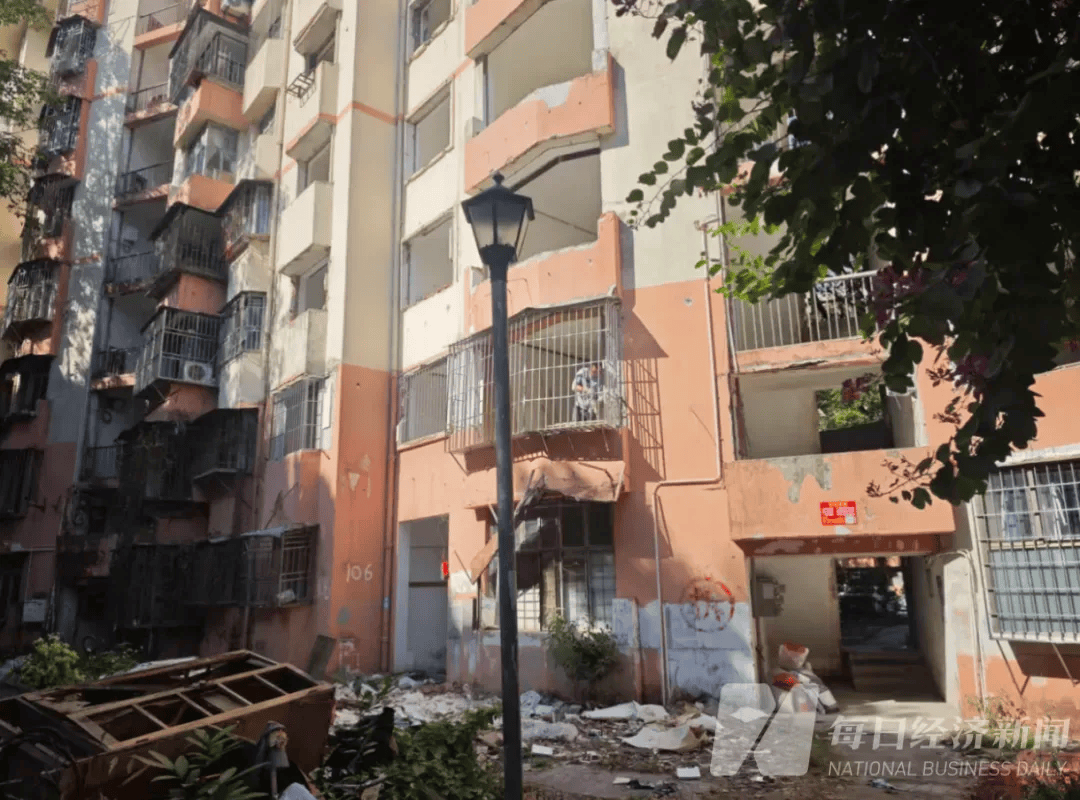 皇冠体育App下载
_搬走数年后皇冠体育App下载
,有业主搬回30年的老房子,深圳罗湖布心花园旧改走向何方?