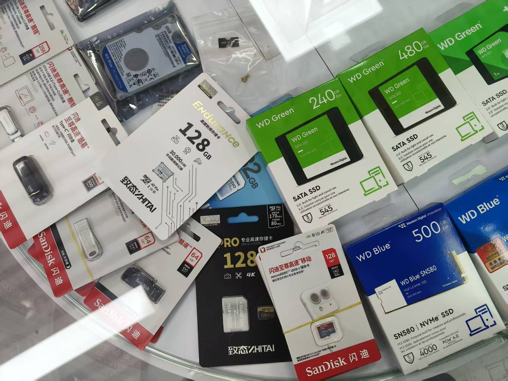 皇冠信用网最高占成_“一天一个价”！实探深圳华强北皇冠信用网最高占成，固态硬盘价格已翻倍