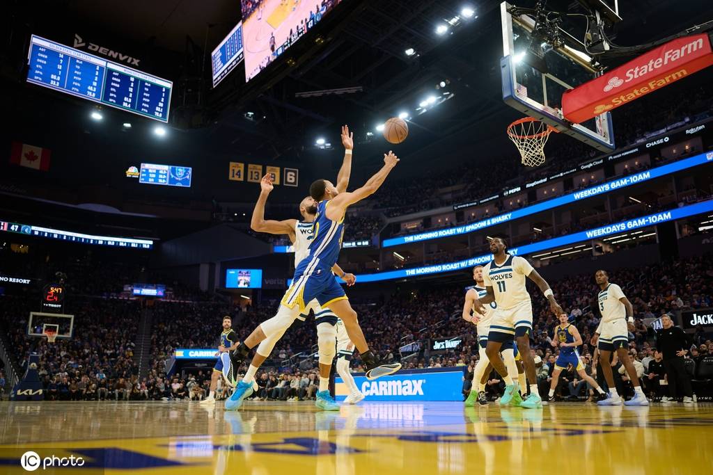 香港足球联赛_库里复出39分爱德华兹伤停 勇士惜败残阵森林狼