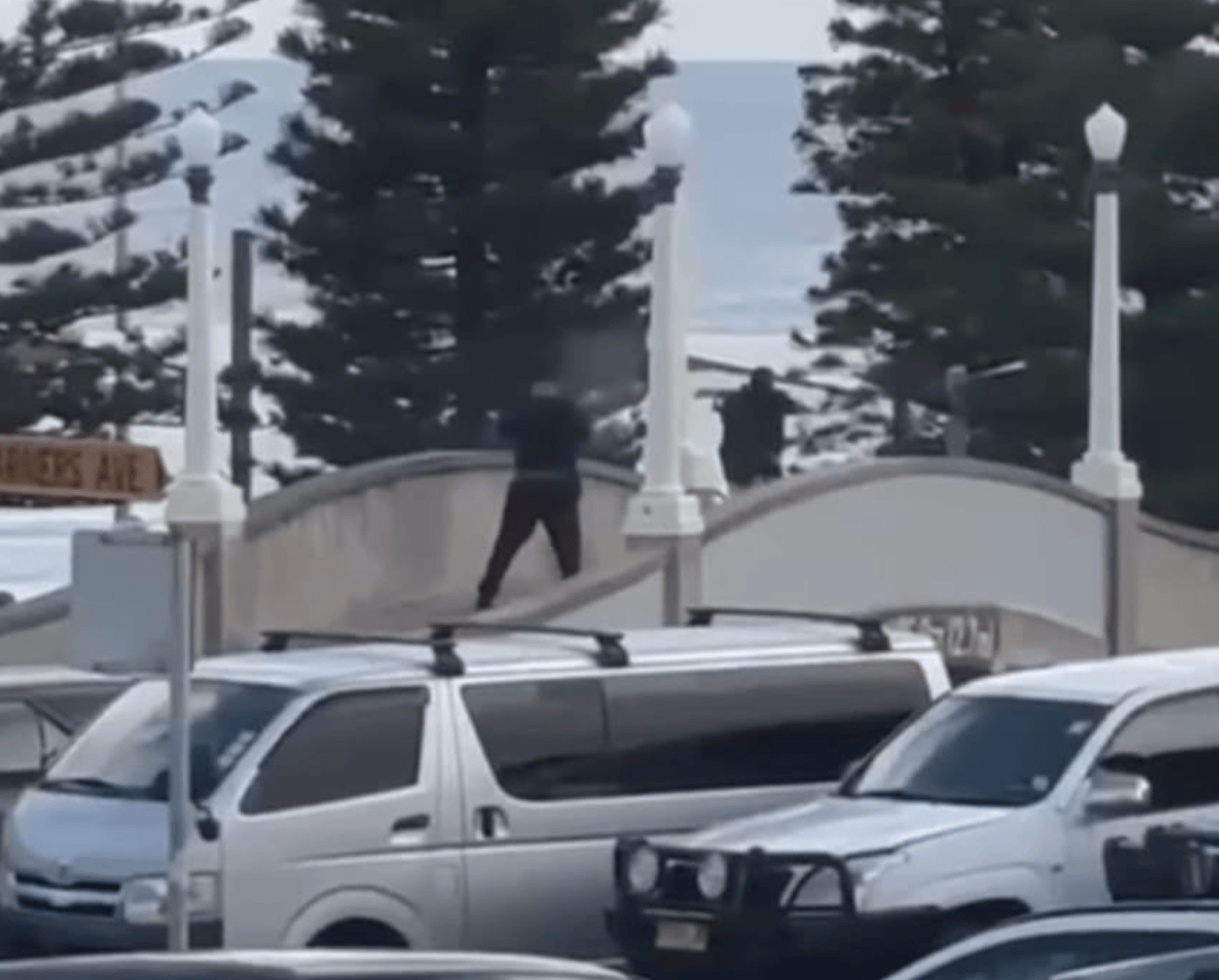 皇冠信用账号申请_澳大利亚著名海滩发生枪击事件皇冠信用账号申请，两人被捕