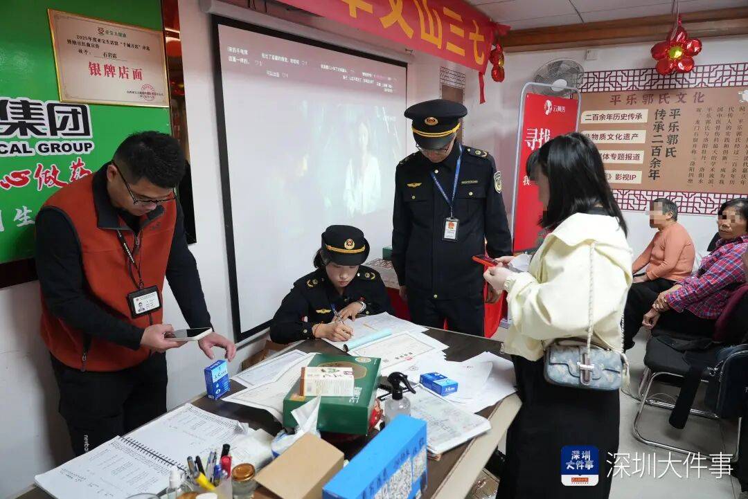 怎么申请皇冠信用网_一进店就关门！深圳一店铺被举报欺诈老人！官方突击检查怎么申请皇冠信用网，发现有人望风