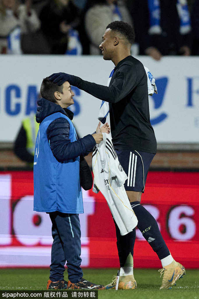 皇冠信用盘代理_解说：这个世界上哪个教练能把姆巴佩和维尼修斯都伺候舒服了皇冠信用盘代理？