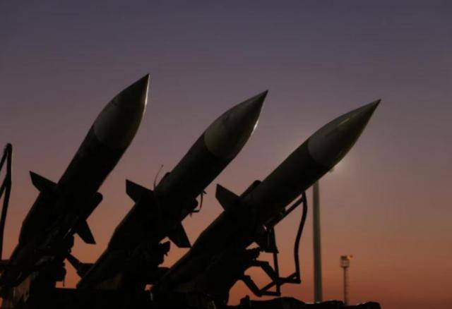 皇冠ag hga039_伊朗2000枚导弹对准美基地皇冠ag hga039，中国把话带到，特朗普按下开战暂停键