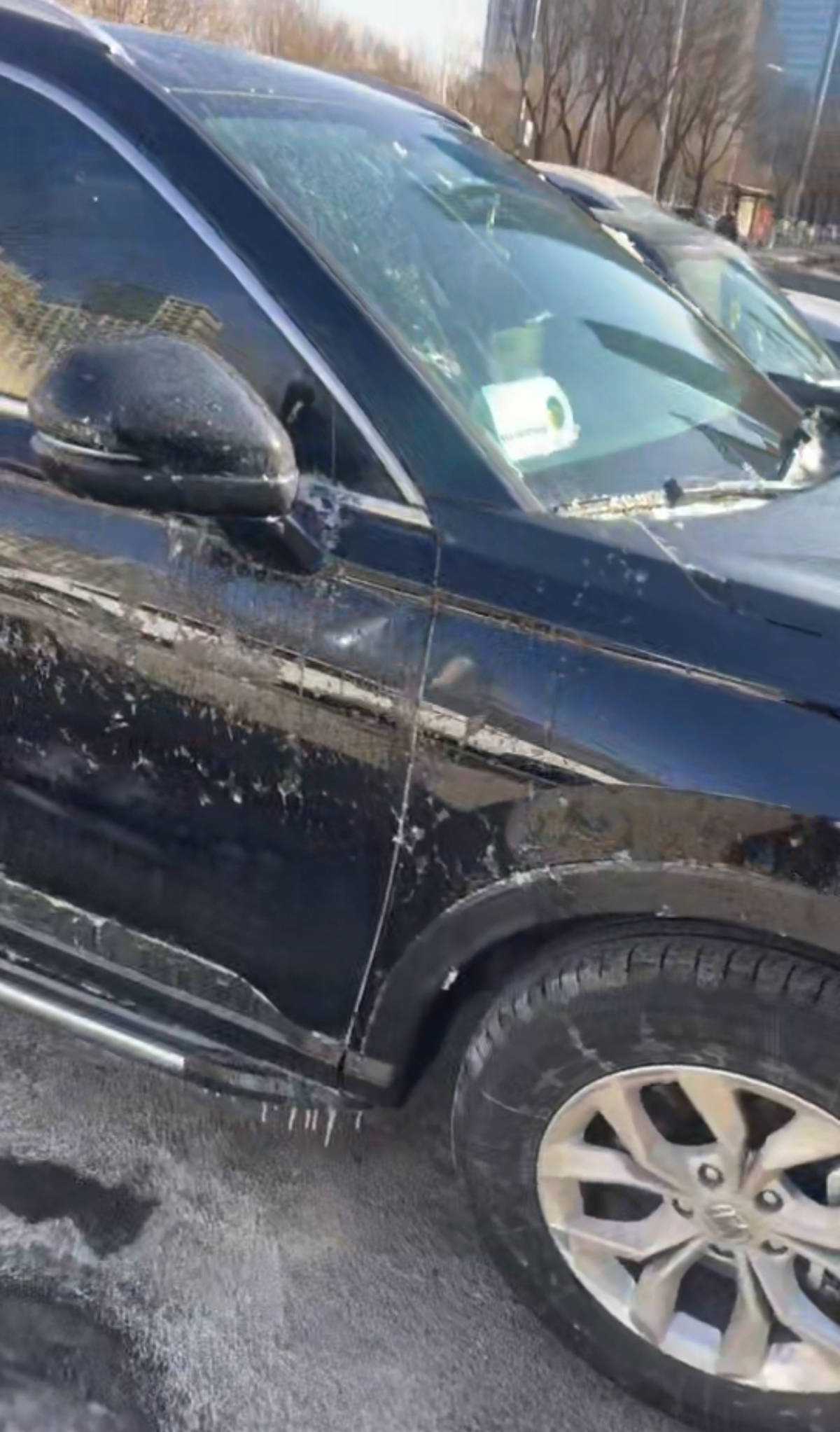 介绍个信用网址多少_沈阳女子零下20℃自助洗车挡风玻璃秒结冰介绍个信用网址多少,当地多家洗车店称会在室内人工冲洗