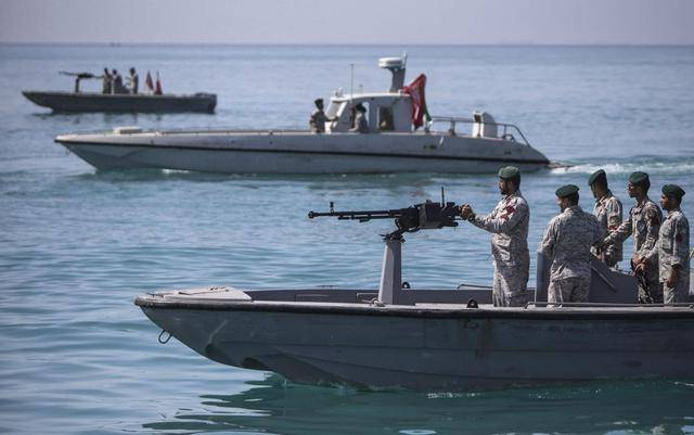 皇冠代理登1租用_不等中俄驰援皇冠代理登1租用,伊斯兰革命卫队动手,6艘快艇围捕美国油轮,美军击落伊朗无人机