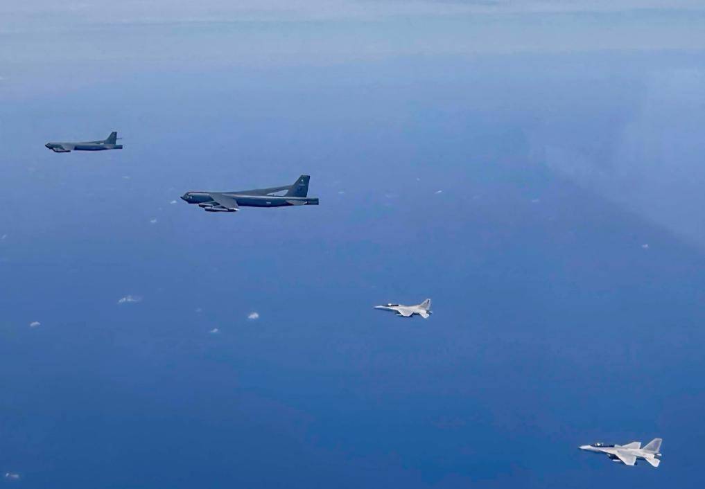 皇冠信用网在线申请_南海发生激烈对峙皇冠信用网在线申请，中国苏30驱离菲律宾侦察机，美军B-52大轰撑腰